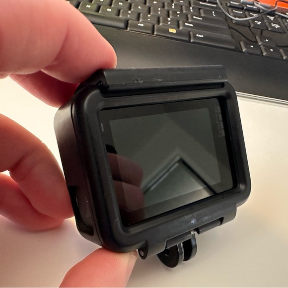 GoPro Silver 7 and accessory case - Picture 7 of 8